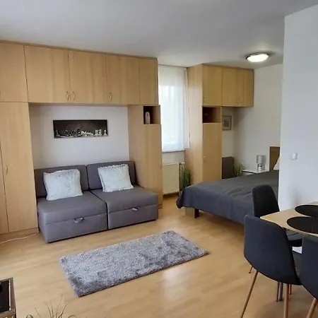 Beszédes-lak, Aranypart Apartman *