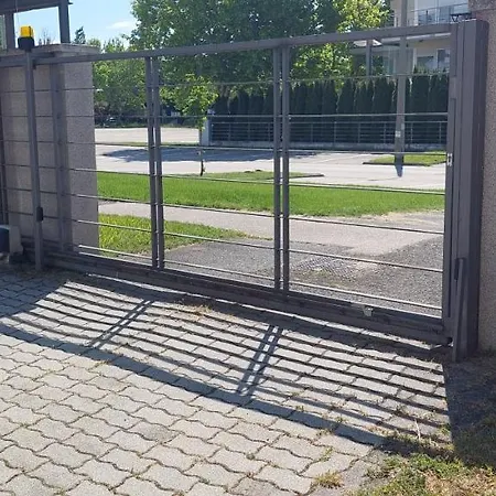 Beszedes-lak, Aranypart Apartament